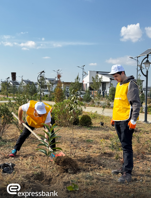 "Expressbank" Ağdamda “Zəfər naminə” ağacəkmə aksiyası keçirib - FOTOLAR